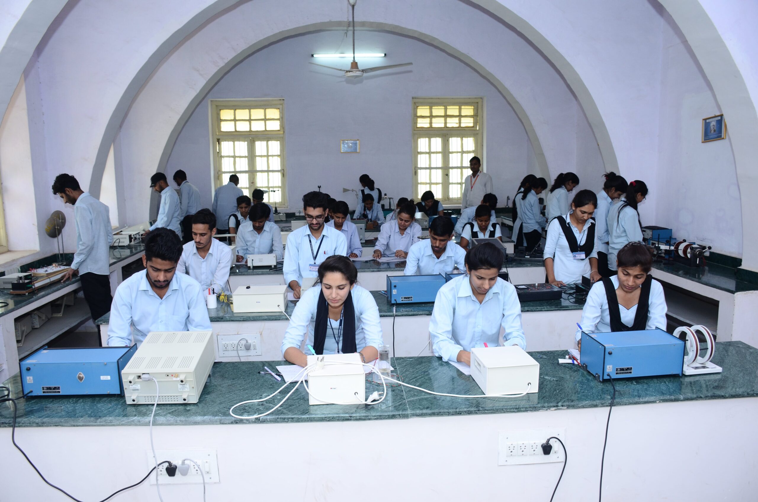 Laboratories - SETH G.B. PODAR COLLEGE