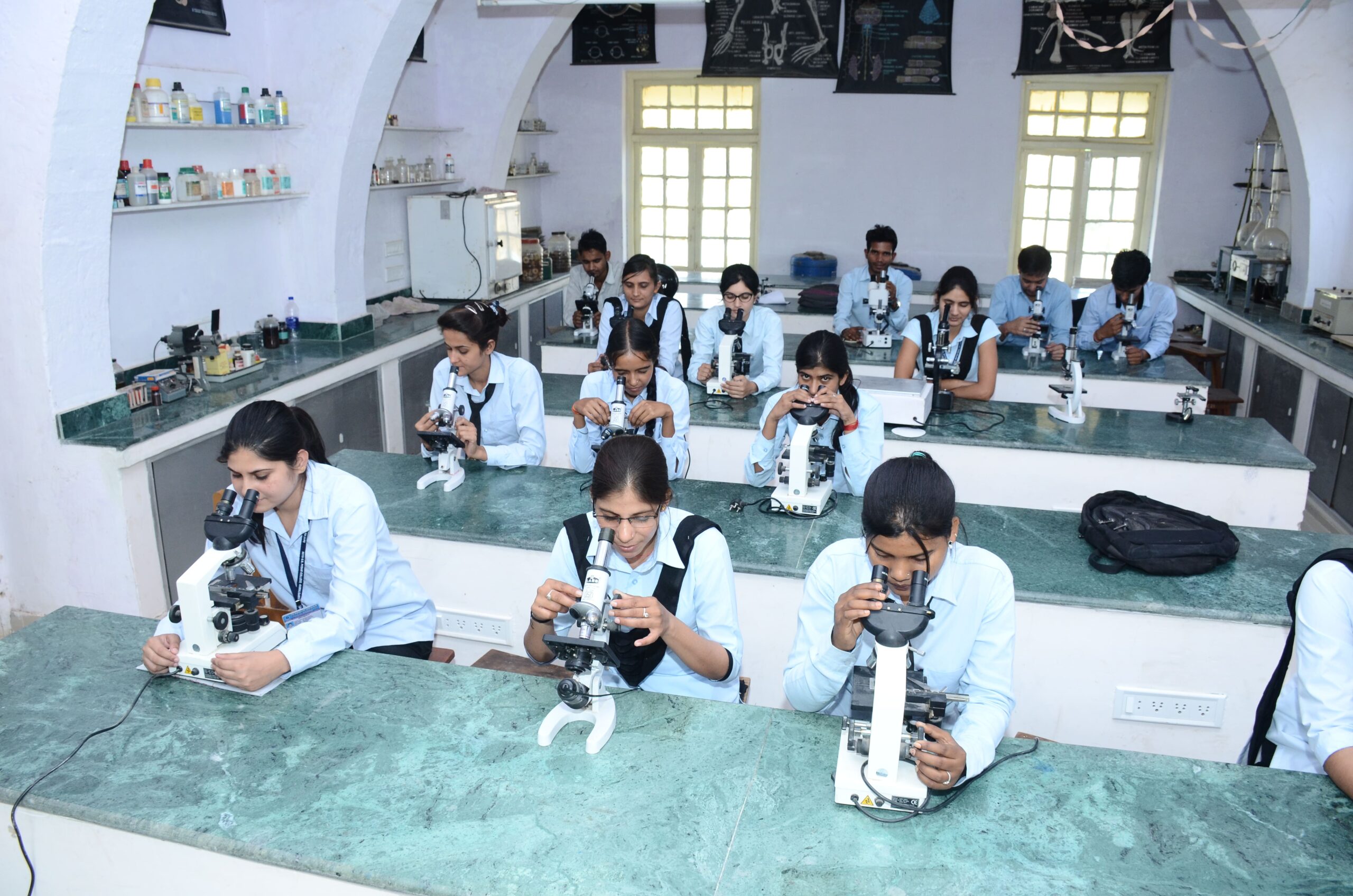 Laboratories - SETH G.B. PODAR COLLEGE